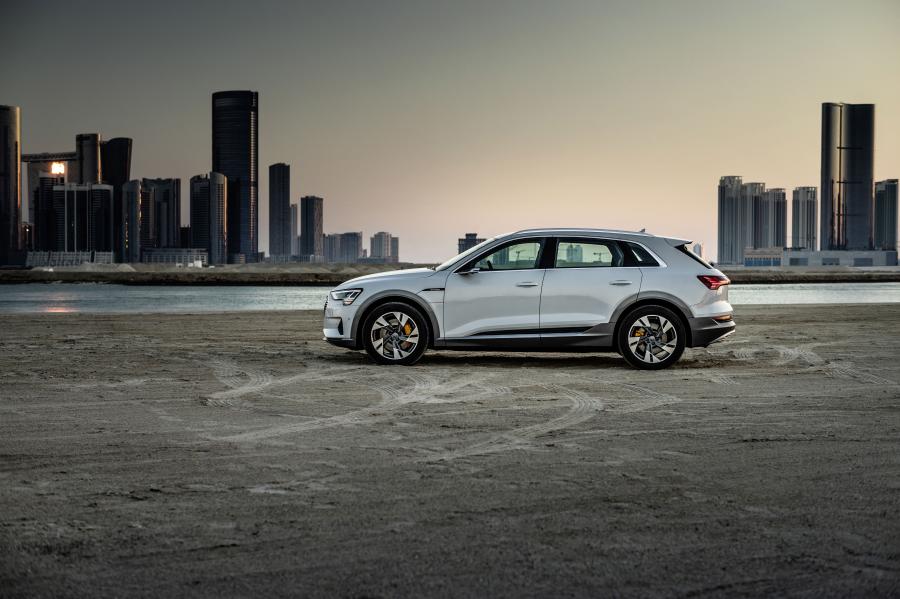  Audi e-tron 55 Quattro 2019 года  (WW) (фото 259 из 452)